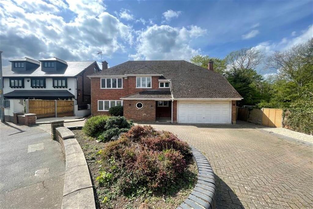 4 bed Detached for rent in Loughton. From Spencer Munson