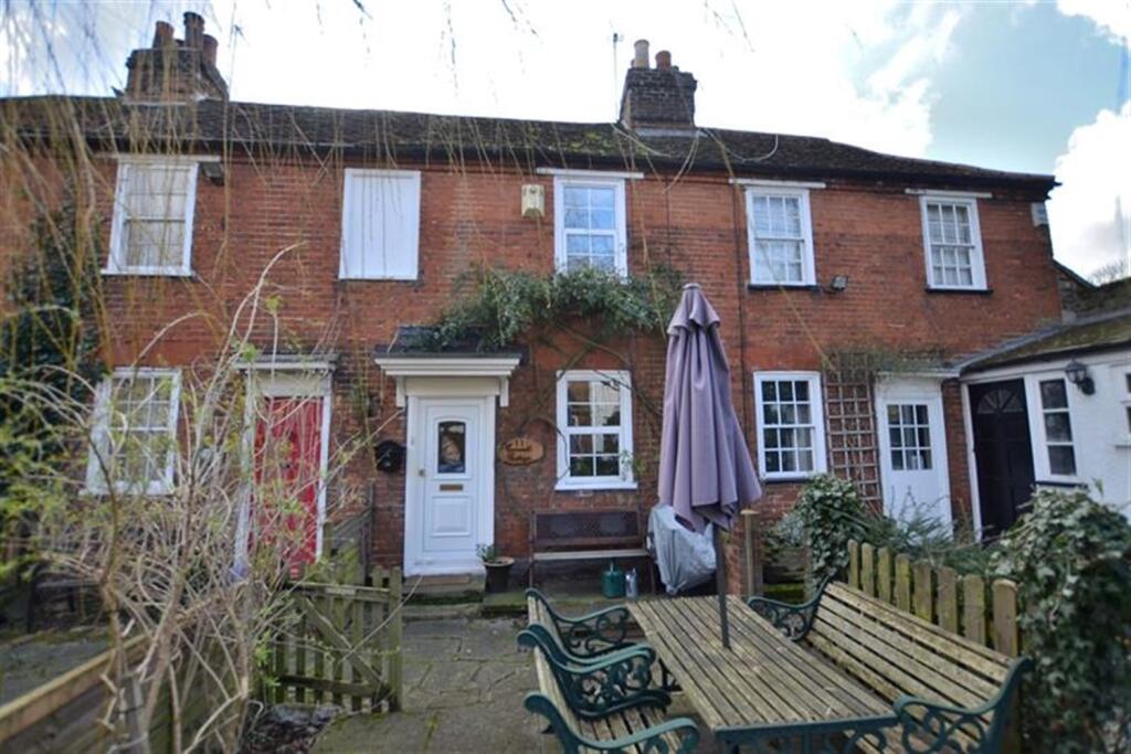 2 bed Mid Terraced House for rent in Waltham Abbey. From Spencer Munson
