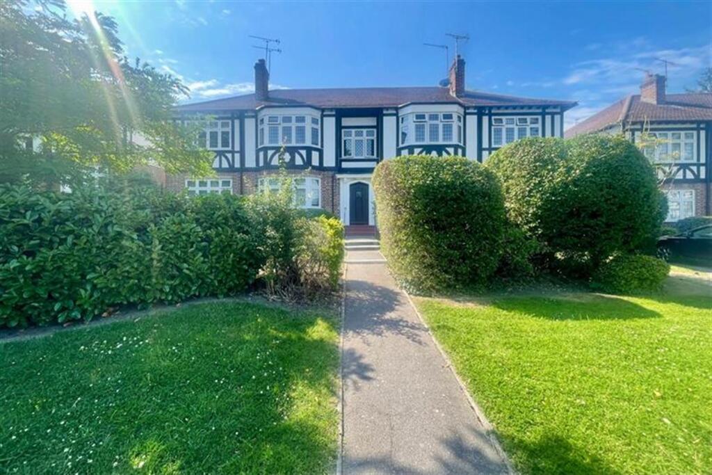 2 bed Apartment for rent in Loughton. From Spencer Munson