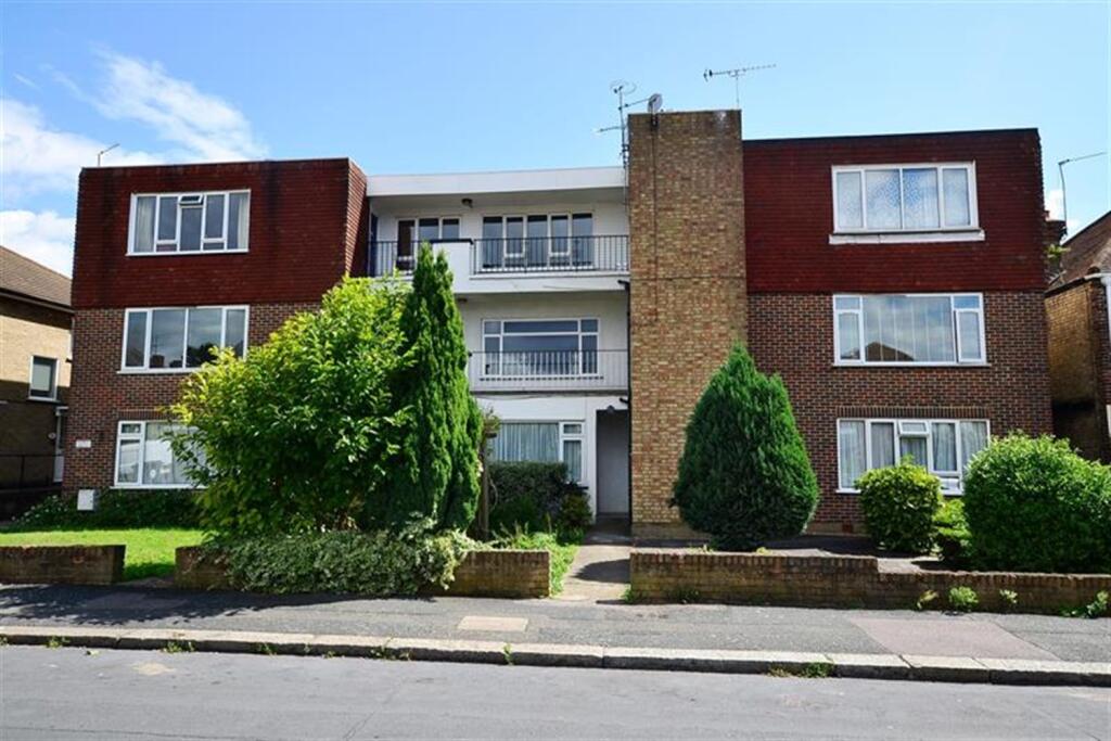 2 bed Apartment for rent in Chingford. From Spencer Munson