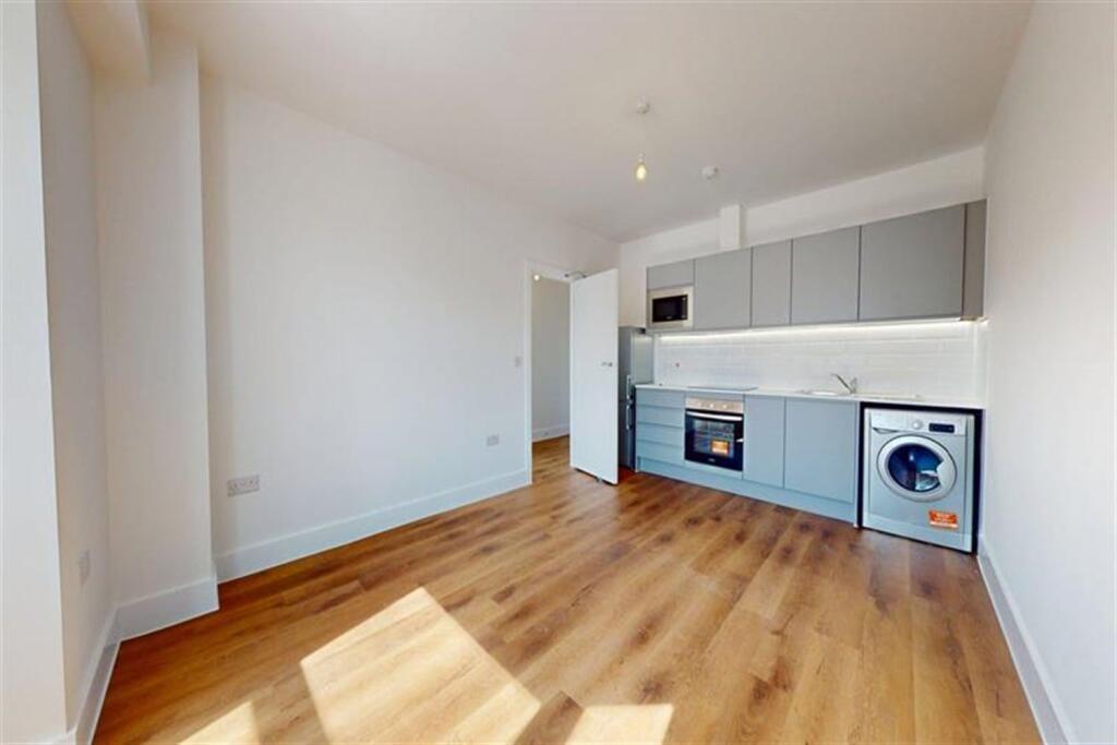 2 bed Apartment for rent in Loughton. From Spencer Munson