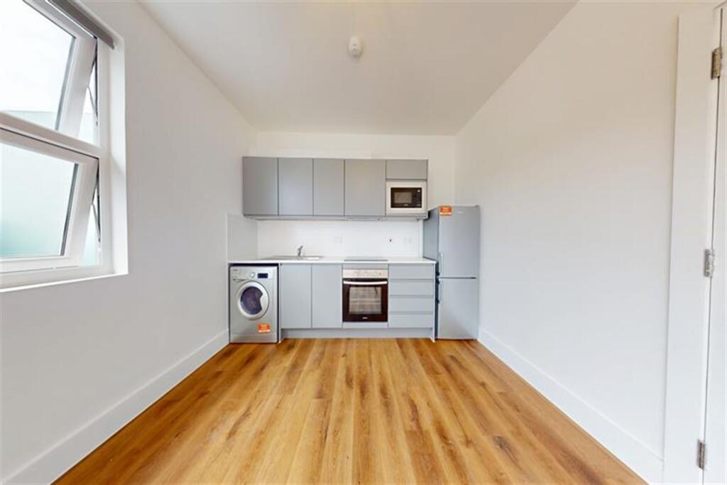 2 bed Apartment for rent in Loughton. From Spencer Munson