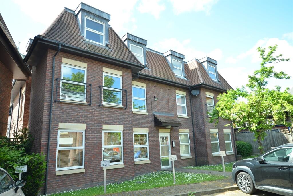 2 bed Apartment for rent in Loughton. From Spencer Munson
