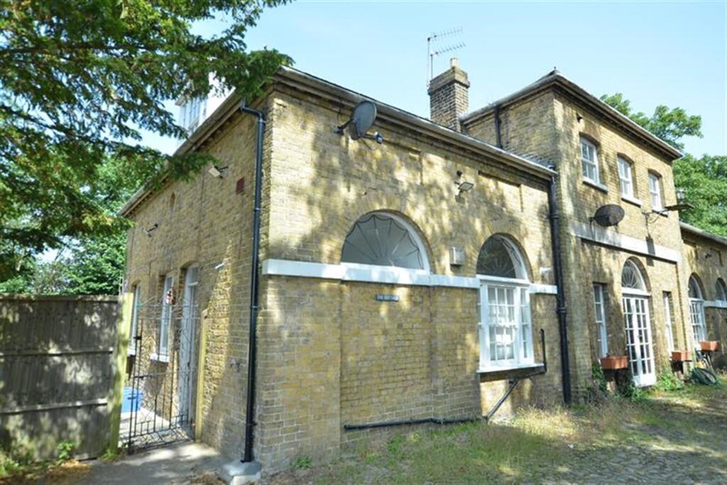 3 bed Semi Detached for rent in Chigwell Row. From Spencer Munson