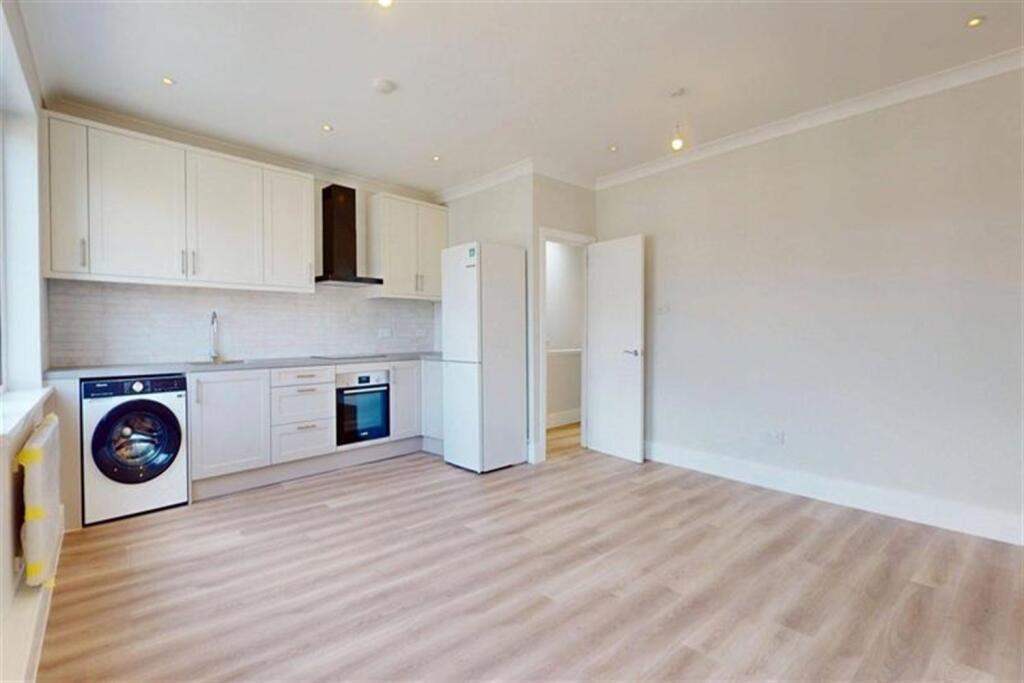 2 bed Apartment for rent in Ilford. From Spencer Munson