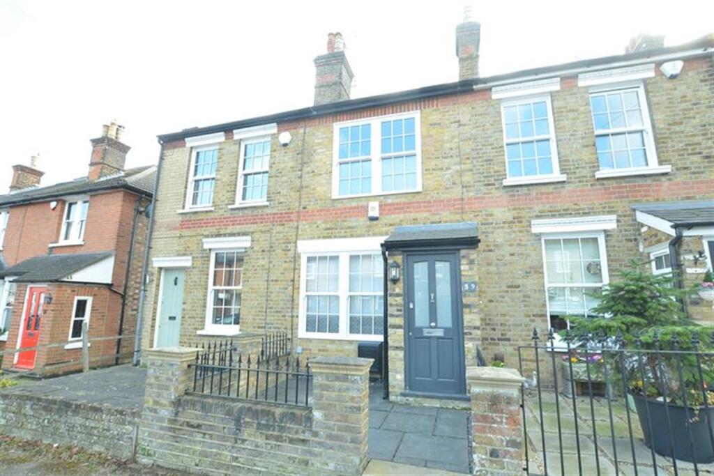 3 bed Mid Terraced House for rent in Theydon Bois. From Spencer Munson 3 bed Mid Terraced House for rent in Theydon Bois. From Spencer Munson