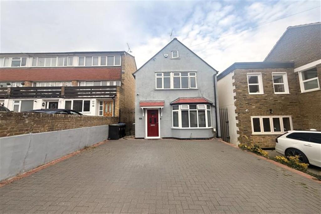 3 bed Detached for rent in Chigwell. From Spencer Munson 3 bed Detached for rent in Chigwell. From Spencer Munson
