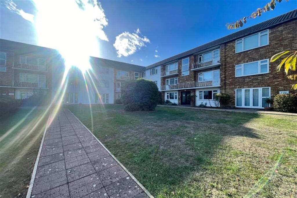 2 bed Apartment for rent in Woodford. From Spencer Munson