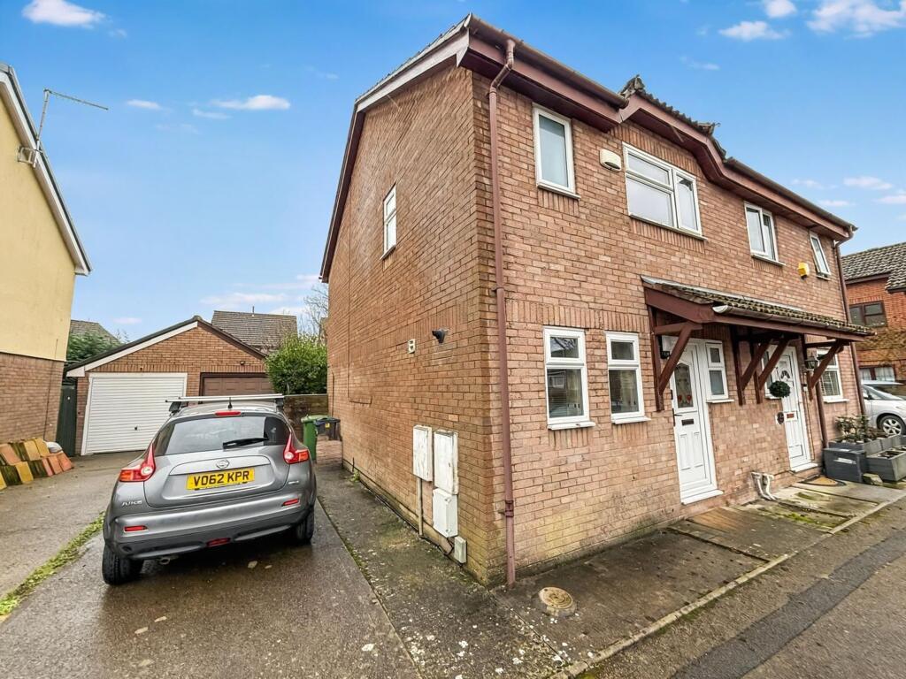 3 bed End of Terrace for rent in Marshfield. From Harry Harper Sales & Lettings - Cathays