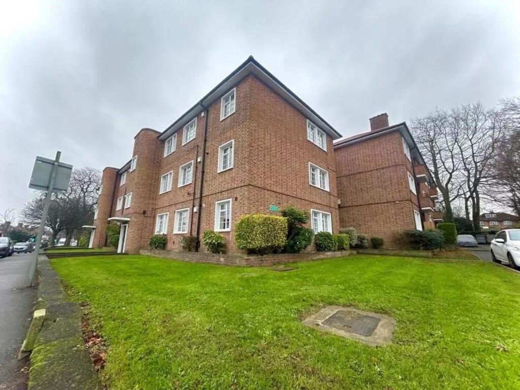 2 bed 1st Floor Flat for rent in Wallington. From Harry Harper Sales & Lettings - Cathays