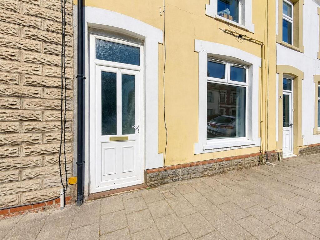 2 bed Apartment for rent in Cardiff. From Harry Harper Sales & Lettings - Cathays