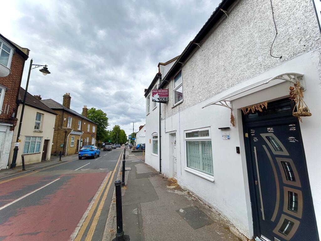 2 bed 1st Floor Flat for rent in Carshalton. From Harry Harper Sales & Lettings - Cathays 2 bed 1st Floor Flat for rent in Carshalton. From Harry Harper Sales & Lettings - Cathays