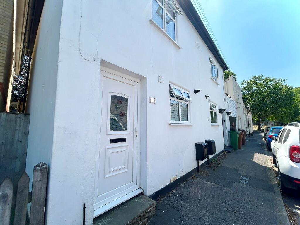 2 bed Semi Detached for rent in Carshalton. From Harry Harper Sales & Lettings - Cathays