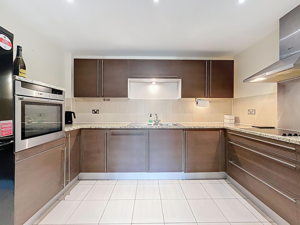2 bed Apartment for rent in Penarth. From Harry Harper Sales & Lettings - Cathays 2 bed Apartment for rent in Penarth. From Harry Harper Sales & Lettings - Cathays