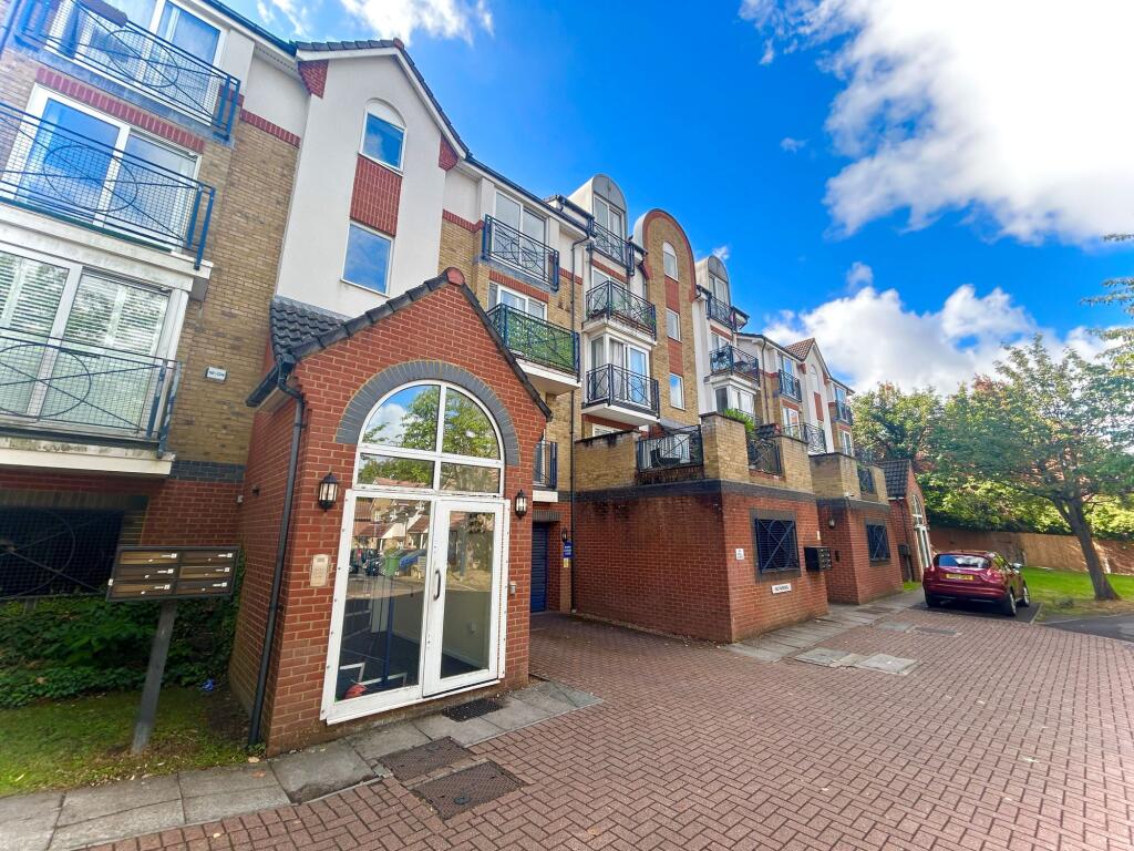 2 bed 1st Floor Flat for rent in Carshalton. From Harry Harper Sales & Lettings - Cathays 2 bed 1st Floor Flat for rent in Carshalton. From Harry Harper Sales & Lettings - Cathays