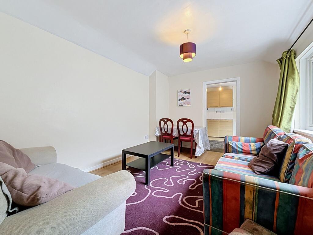 3 bed Apartment for rent in Cardiff. From Harry Harper Sales & Lettings - Cathays 3 bed Apartment for rent in Cardiff. From Harry Harper Sales & Lettings - Cathays