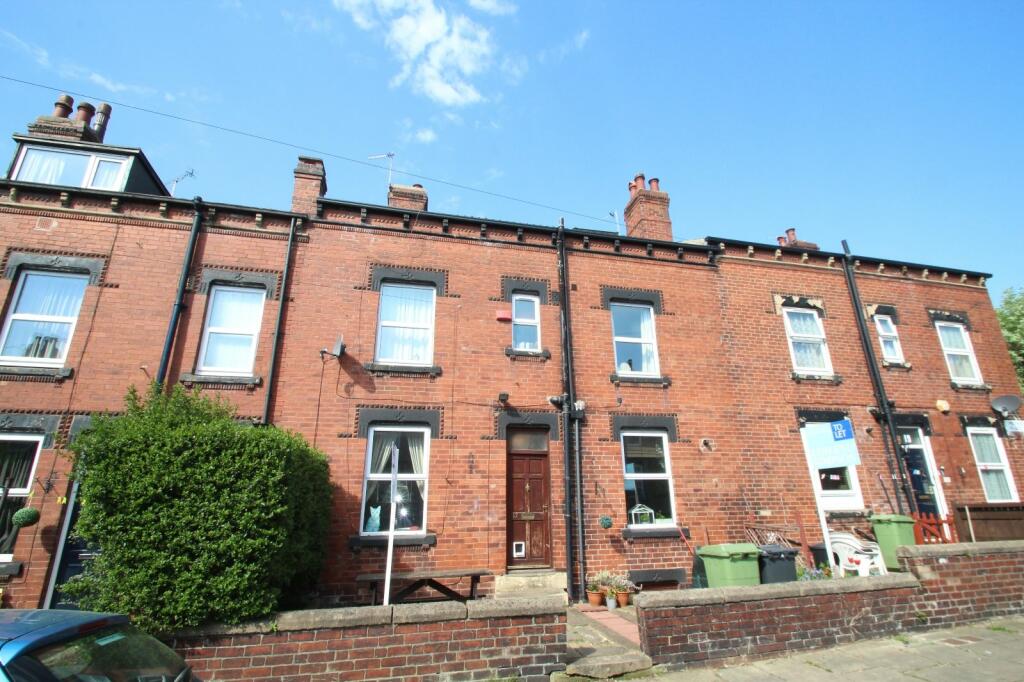 4 bed Mid Terraced House for rent in Leeds. From Linley & Simpson - Roundhay