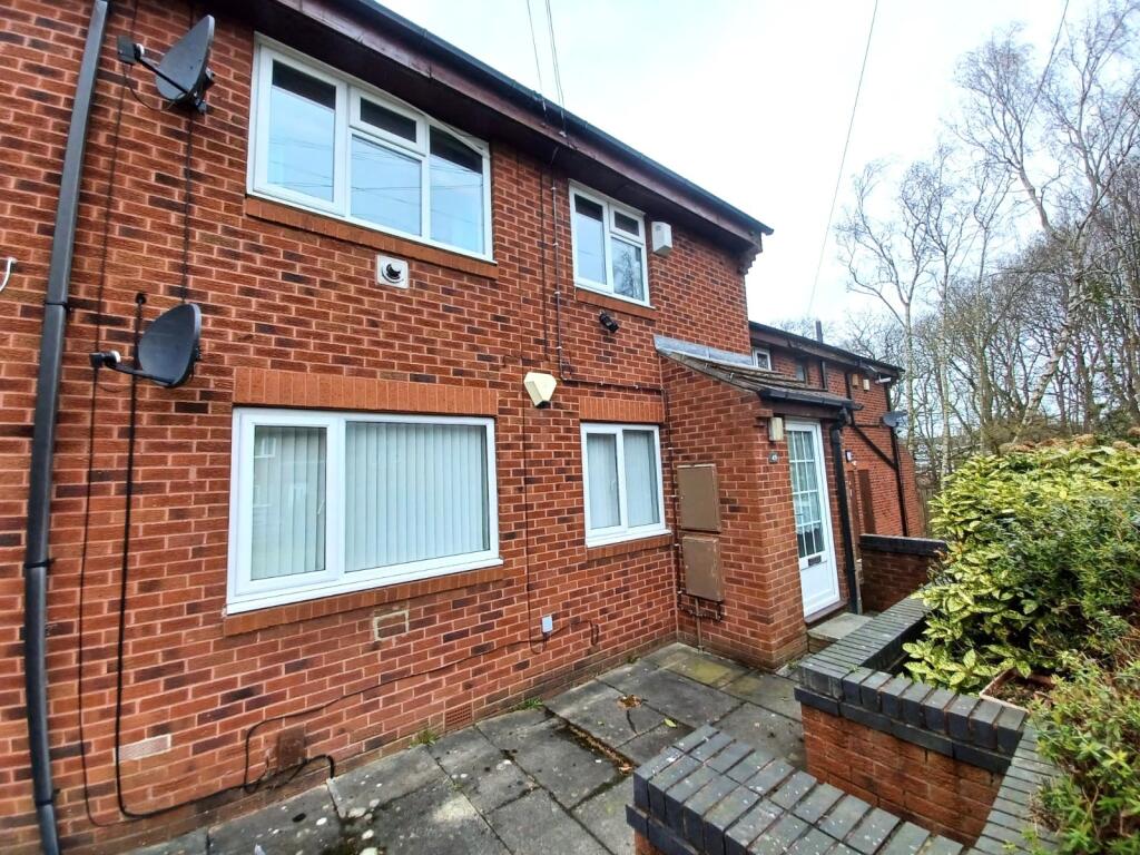 2 bed 1st Floor Flat for rent in Shadwell. From Linley & Simpson - Roundhay