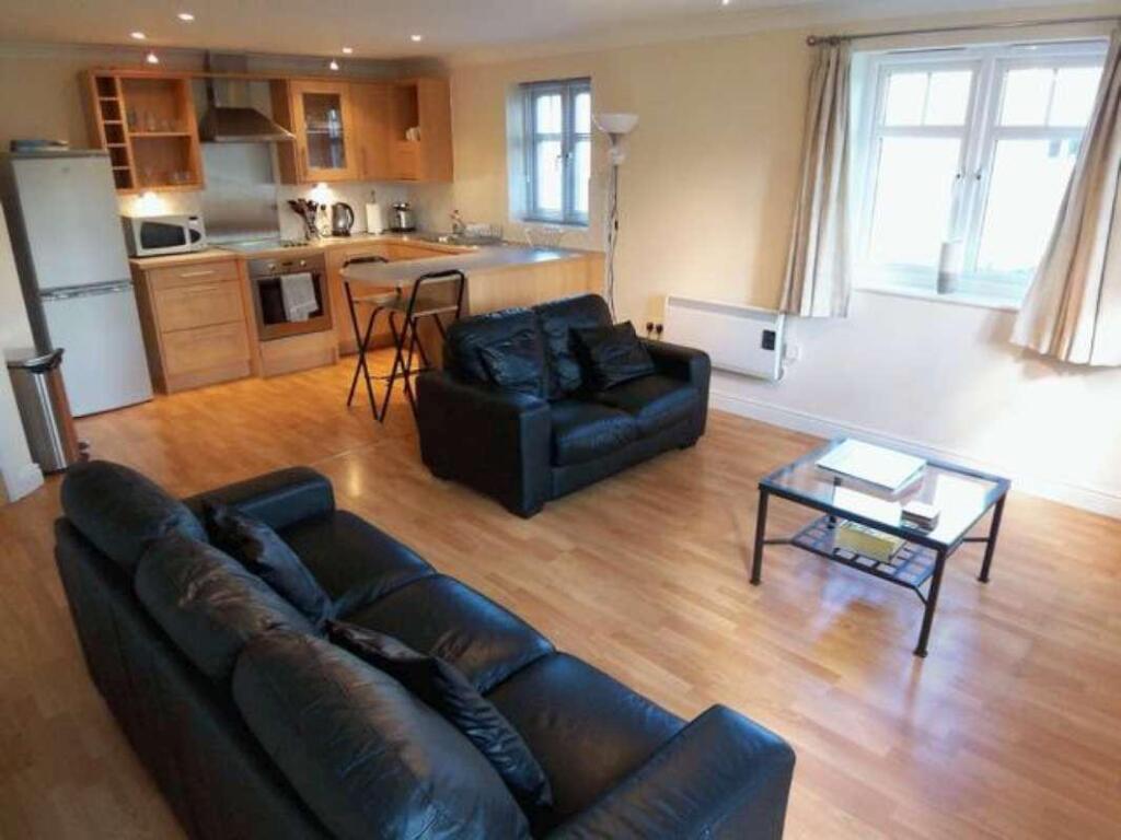 2 bed 1st Floor Flat for rent in Shadwell. From Linley & Simpson - Roundhay