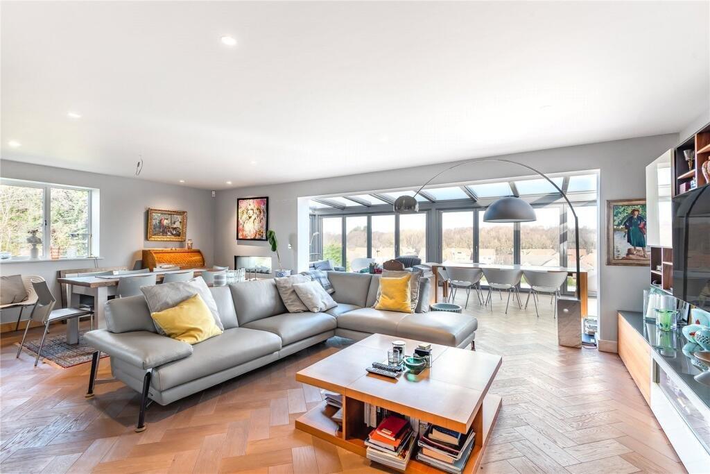 3 bed 1st Floor Flat for rent in Shadwell. From Linley & Simpson - Roundhay