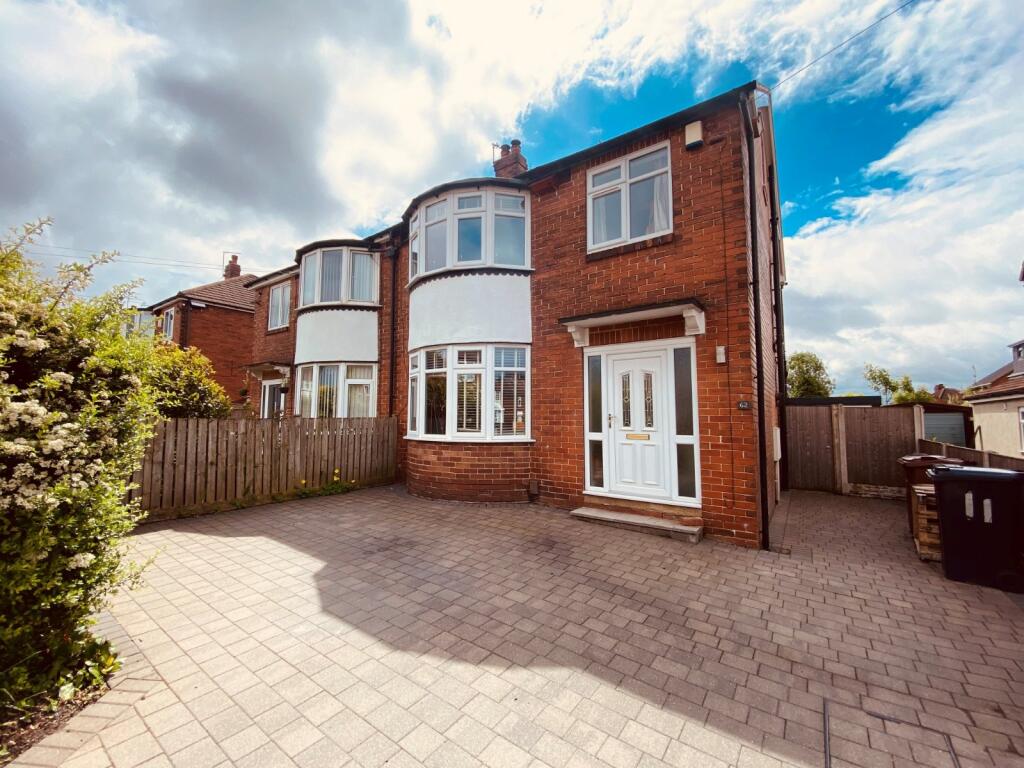 4 bed Semi Detached for rent in Leeds. From Linley & Simpson - Roundhay 4 bed Semi Detached for rent in Leeds. From Linley & Simpson - Roundhay