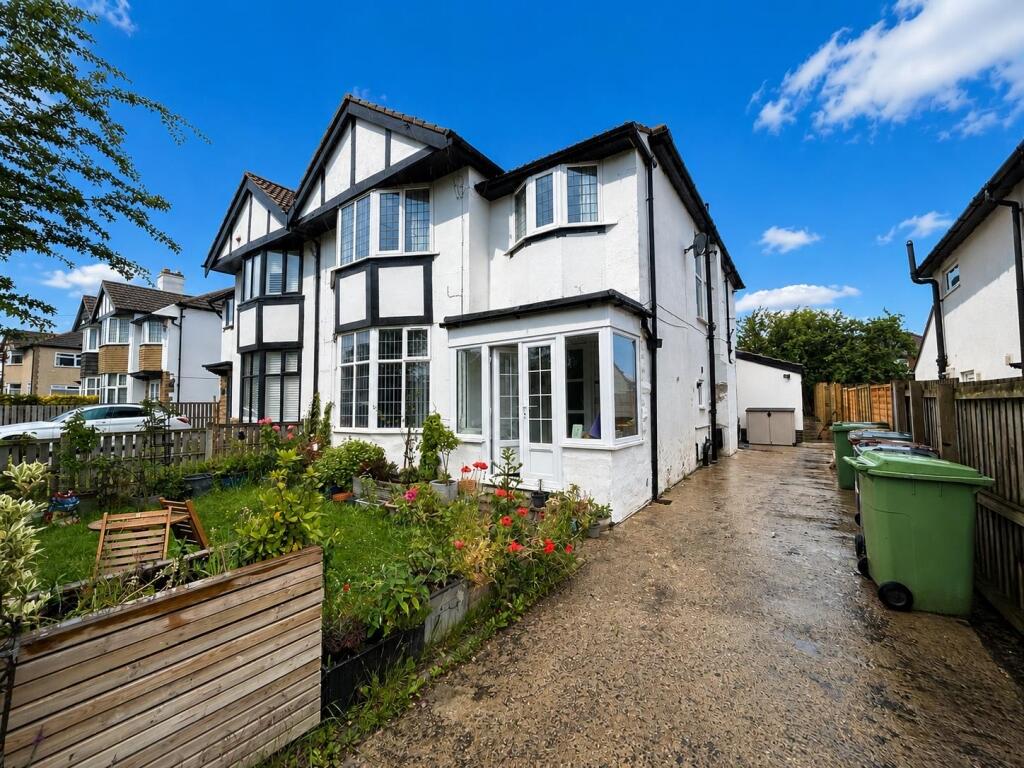 3 bed 1st Floor Flat for rent in Leeds. From Linley & Simpson - Roundhay 3 bed 1st Floor Flat for rent in Leeds. From Linley & Simpson - Roundhay