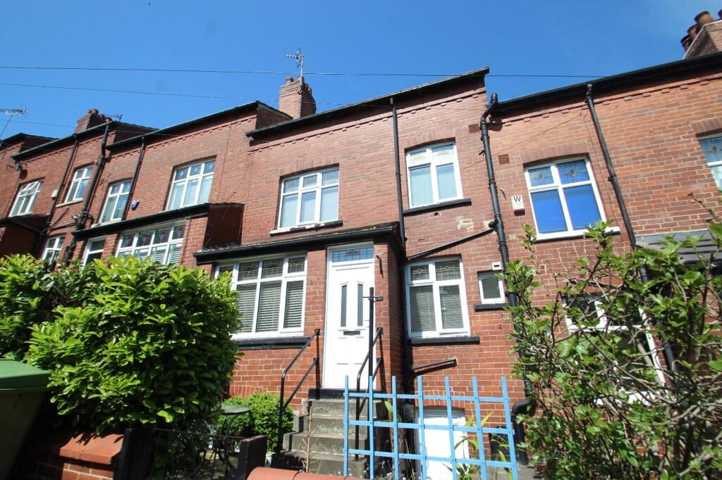 2 bed Mid Terraced House for rent in Leeds. From Linley & Simpson - Roundhay