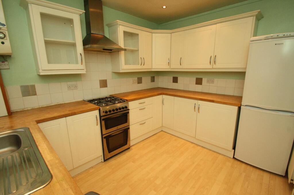 3 bed Detached for rent in Shadwell. From Linley & Simpson - Roundhay 3 bed Detached for rent in Shadwell. From Linley & Simpson - Roundhay