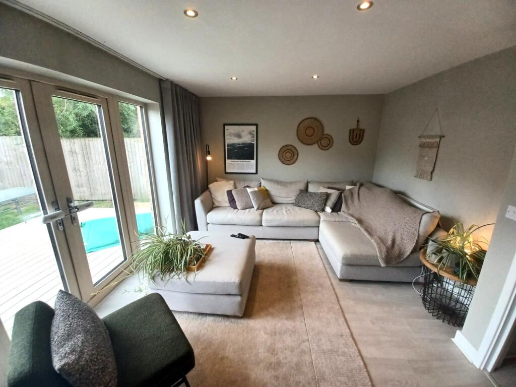 3 bed Semi Detached for rent in Sandhills. From Linley & Simpson - Roundhay 3 bed Semi Detached for rent in Sandhills. From Linley & Simpson - Roundhay