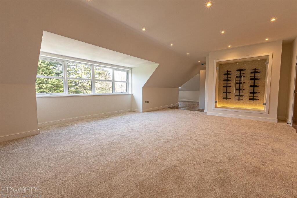 3 bed Penthouse for rent in Ferndown. From Edwards - Ferndown