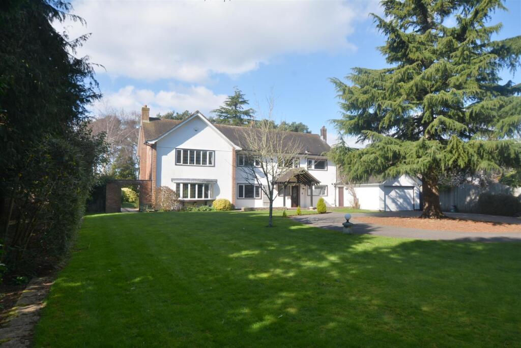 4 bed Detached for rent in Ferndown. From Edwards - Ferndown 4 bed Detached for rent in Ferndown. From Edwards - Ferndown