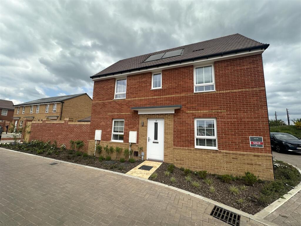 3 bed Detached for rent in Canford Magna. From Edwards - Ferndown 3 bed Detached for rent in Canford Magna. From Edwards - Ferndown