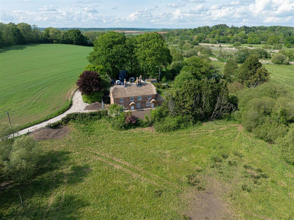 2 bed Cottage for rent in Furzehill. From Edwards - Ferndown 2 bed Cottage for rent in Furzehill. From Edwards - Ferndown