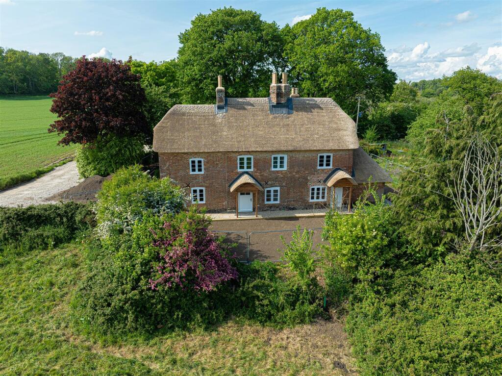 3 bed Cottage for rent in Furzehill. From Edwards - Ferndown 3 bed Cottage for rent in Furzehill. From Edwards - Ferndown
