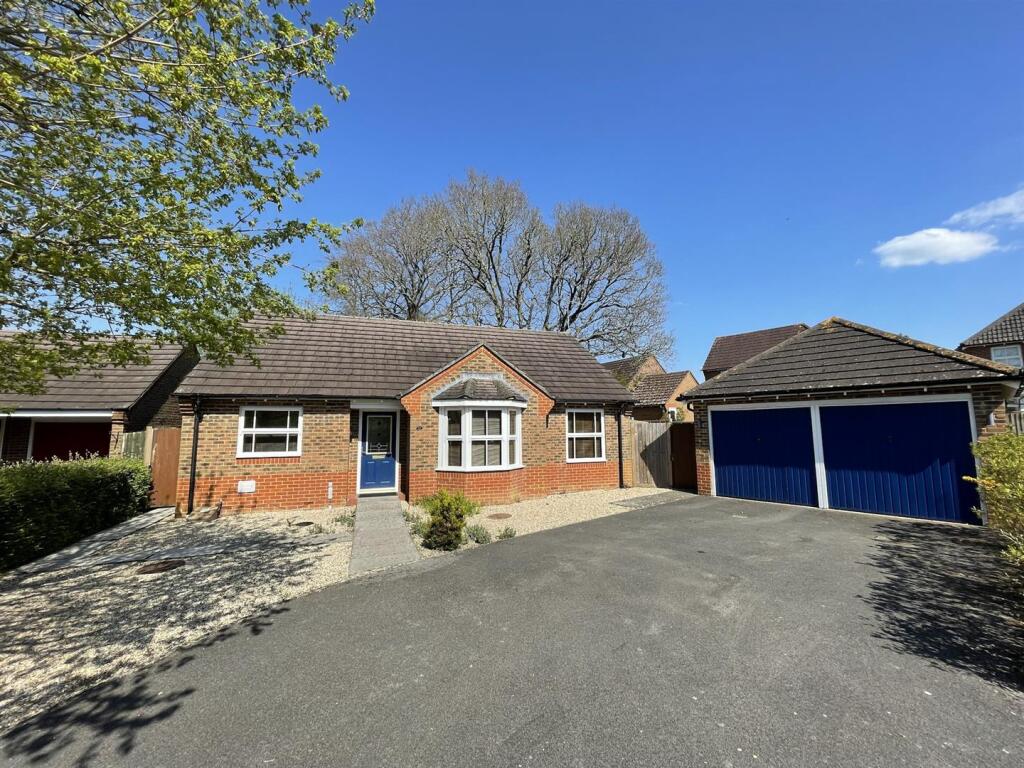 3 bed Detached bungalow for rent in Ferndown. From Edwards - Ferndown