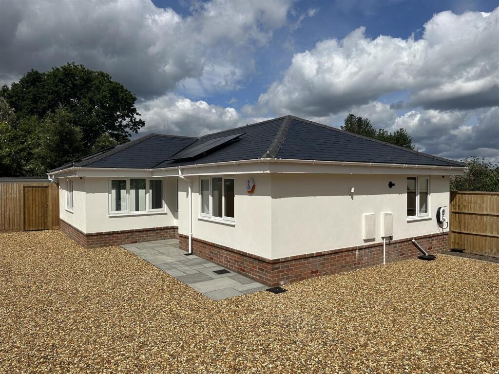 2 bed Detached bungalow for rent in Poole. From Edwards - Ferndown 2 bed Detached bungalow for rent in Poole. From Edwards - Ferndown