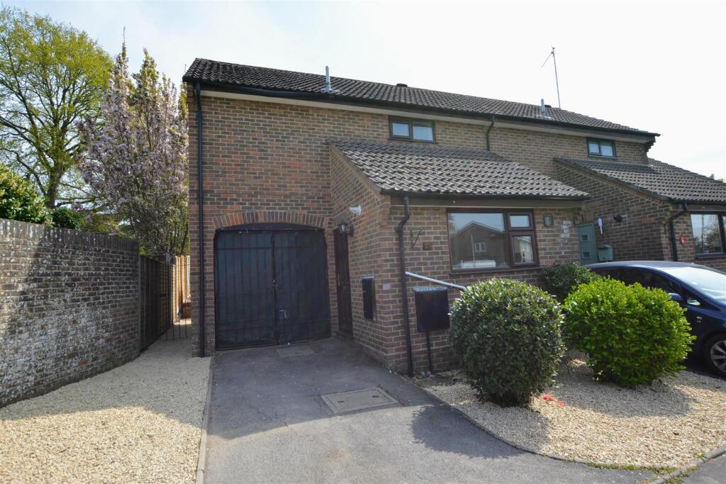 2 bed Semi Detached for rent in Broom Hill. From Edwards - Ferndown 2 bed Semi Detached for rent in Broom Hill. From Edwards - Ferndown