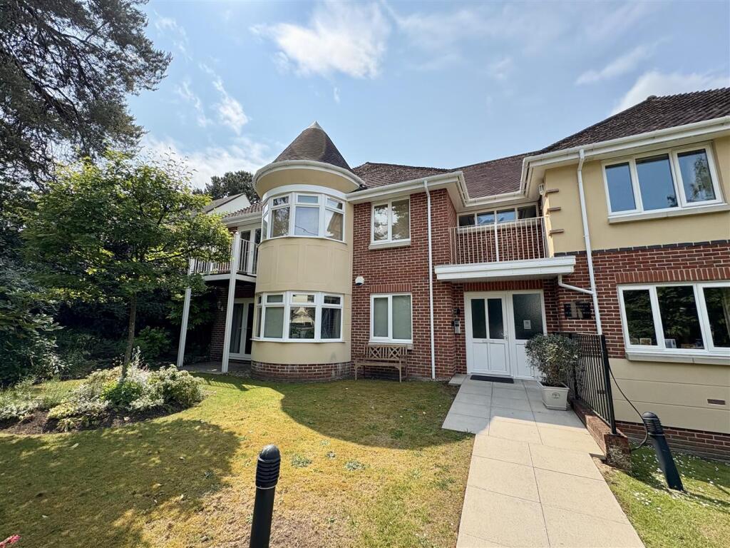 3 bed Apartment for rent in Ferndown. From Edwards - Ferndown