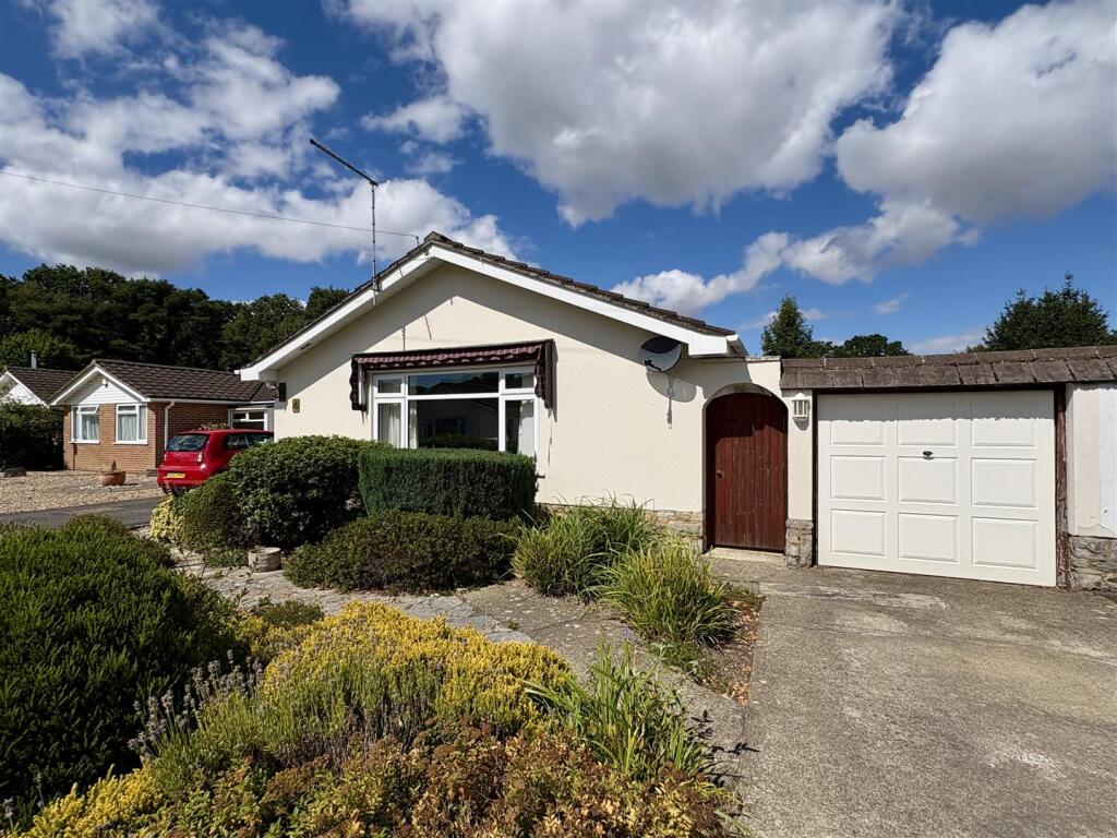 2 bed Detached bungalow for rent in Ferndown. From Edwards - Ferndown