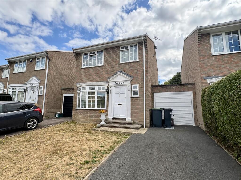 3 bed Detached for rent in Ferndown. From Edwards - Ferndown 3 bed Detached for rent in Ferndown. From Edwards - Ferndown