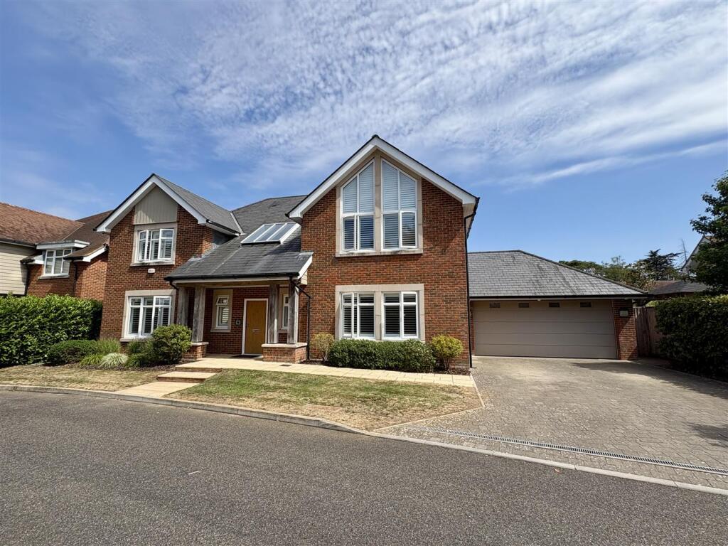 5 bed Detached for rent in Ferndown. From Edwards - Ferndown