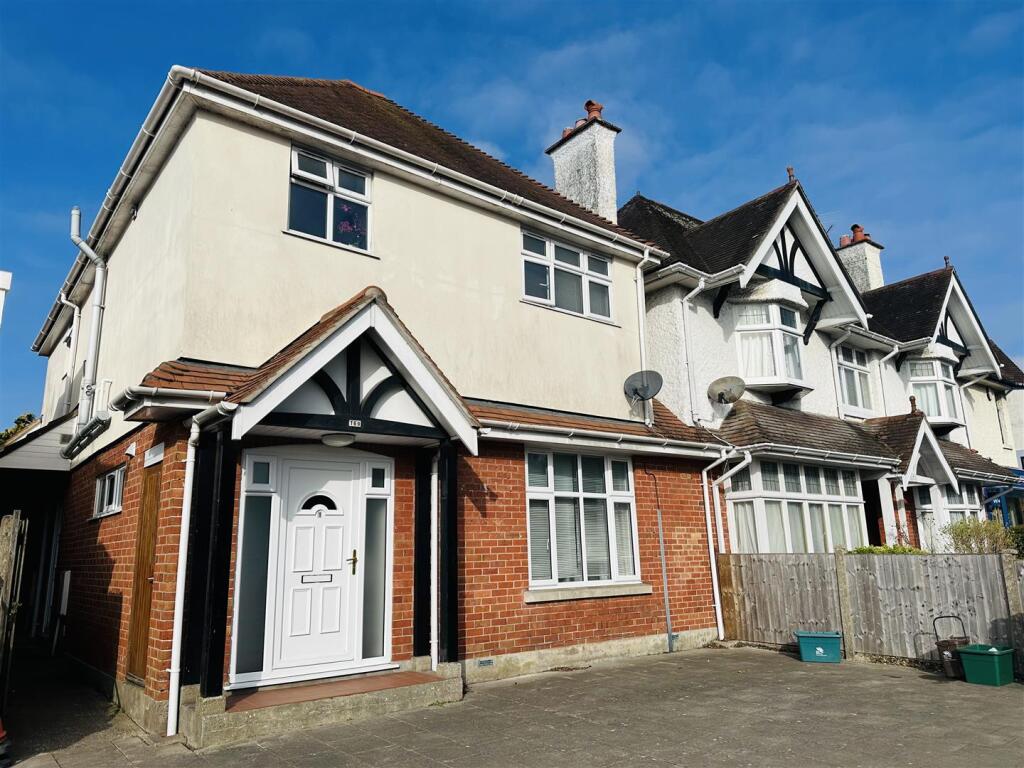 1 bed 1st Floor Flat for rent in Ferndown. From Edwards - Ferndown 1 bed 1st Floor Flat for rent in Ferndown. From Edwards - Ferndown