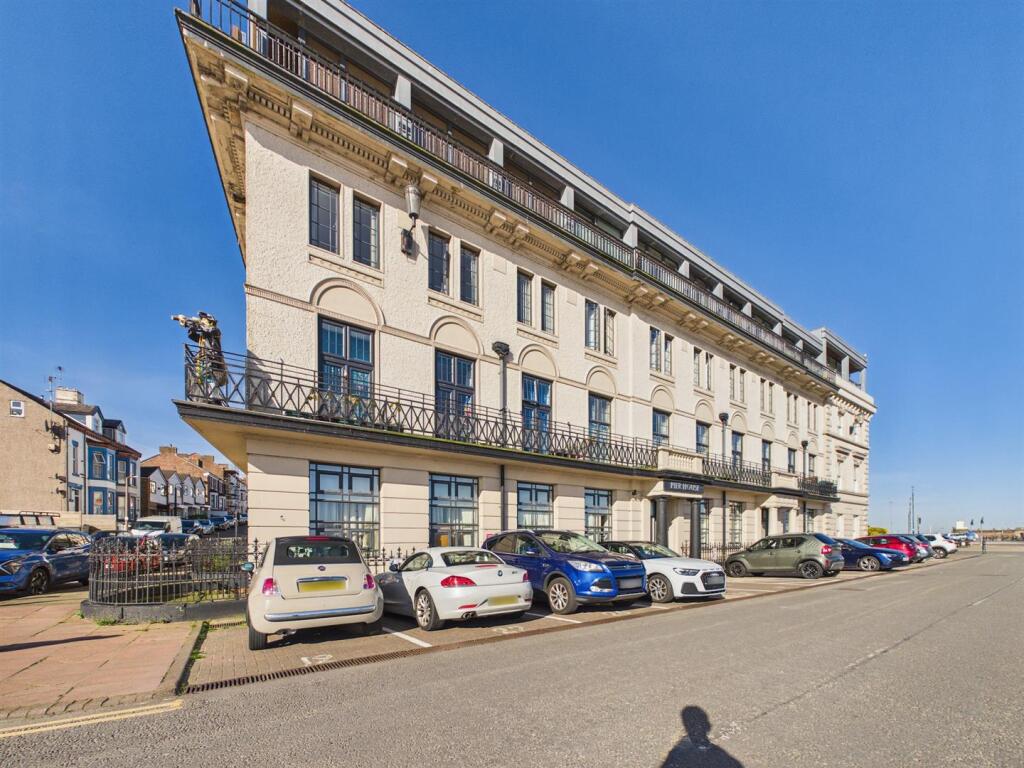 2 bed Penthouse for rent in Wallasey. From Bakewell and Horner - Wallasey