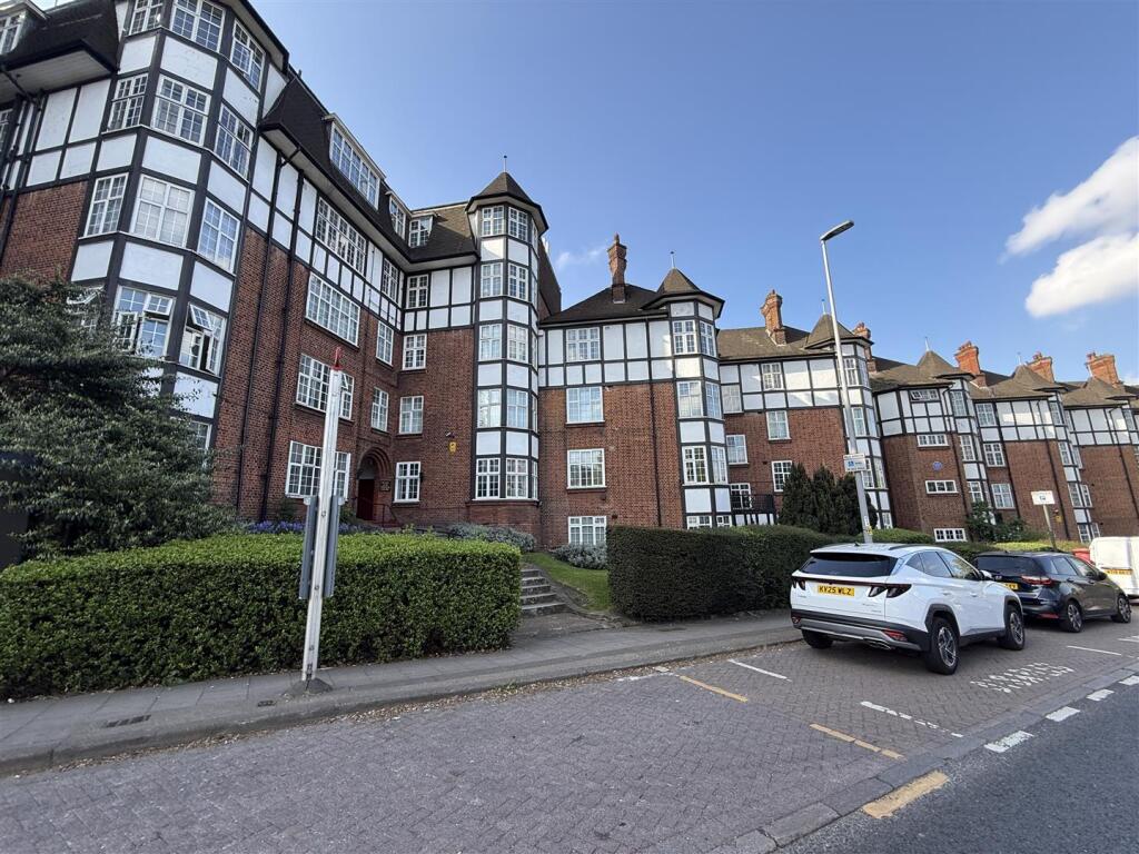 2 bed 1st Floor Flat for rent in London. From RHW Estates - Swiss Cottage