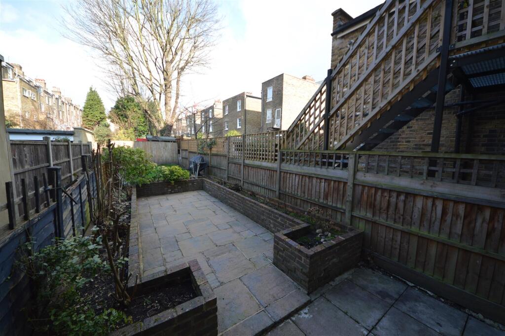 2 bed 1st Floor Flat for rent in Hampstead. From RHW Estates - Swiss Cottage 2 bed 1st Floor Flat for rent in Hampstead. From RHW Estates - Swiss Cottage
