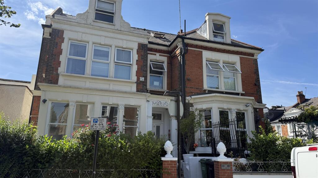 1 bed 1st Floor Flat for rent in Hampstead. From RHW Estates - Swiss Cottage