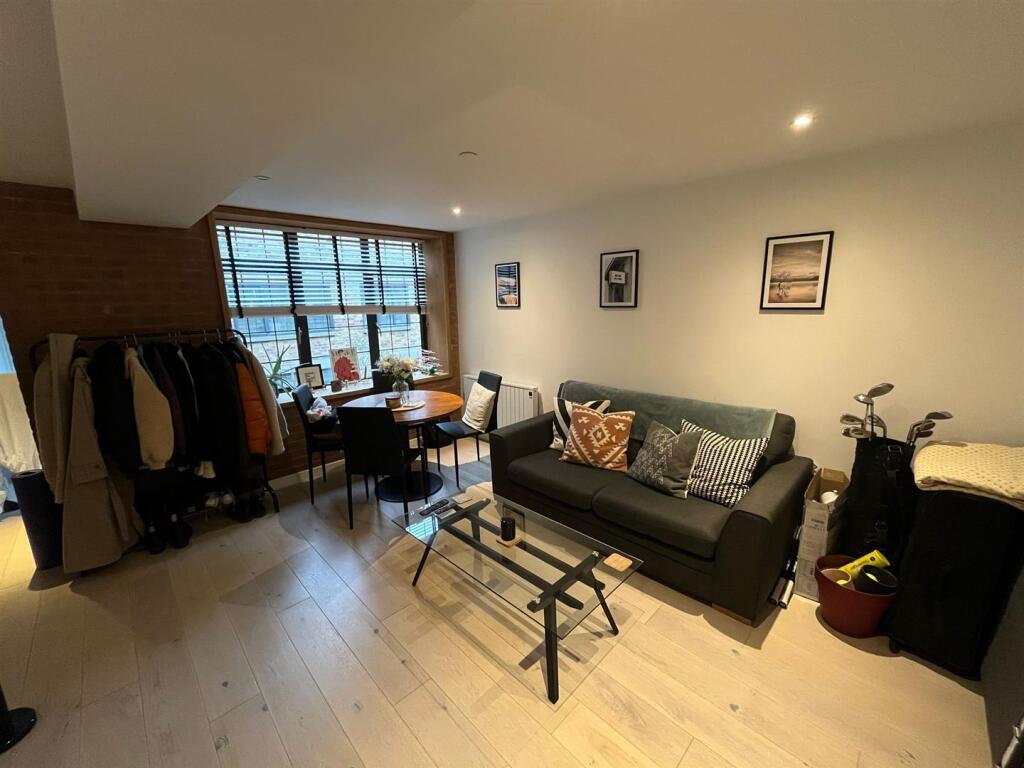 1 bed 1st Floor Flat for rent in Bermondsey. From RHW Estates - Swiss Cottage