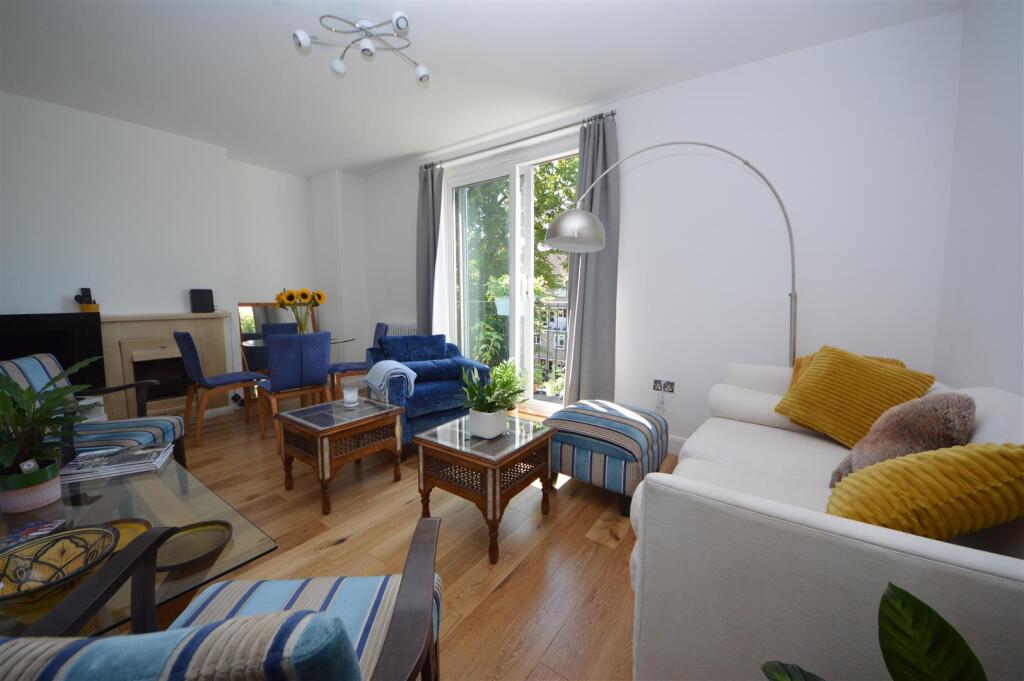 3 bed 1st Floor Flat for rent in London. From RHW Estates - Swiss Cottage