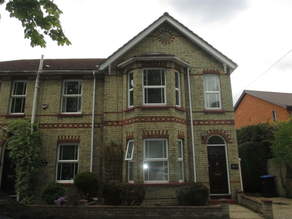 1 bed Apartment for rent in Chertsey. From Pearce and Co Estate Agents