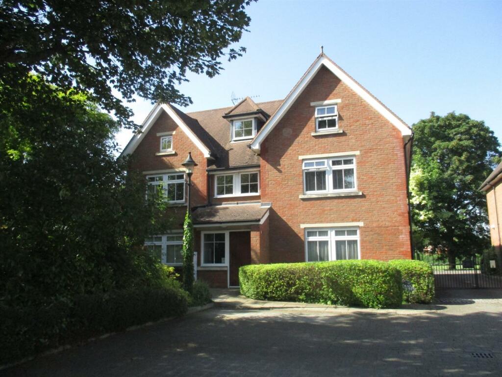 2 bed Apartment for rent in Chertsey. From Pearce and Co Estate Agents